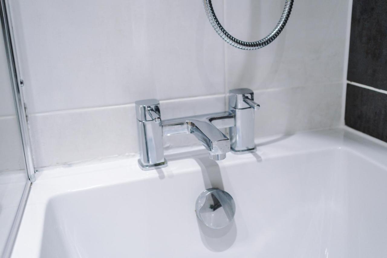 ✰Onpoint - Modern 2 Bed Apartment Close To Centre✰ ลีดส์ ภายนอก รูปภาพ